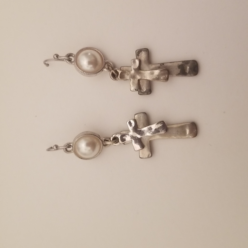 Pearl & cross earrings